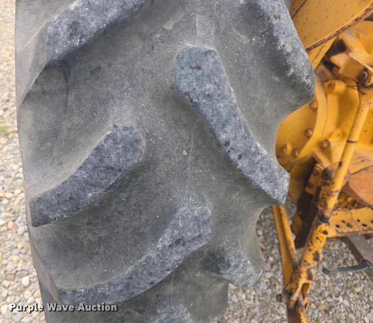 image for item DO7899 1976 John Deere 401BD tractor