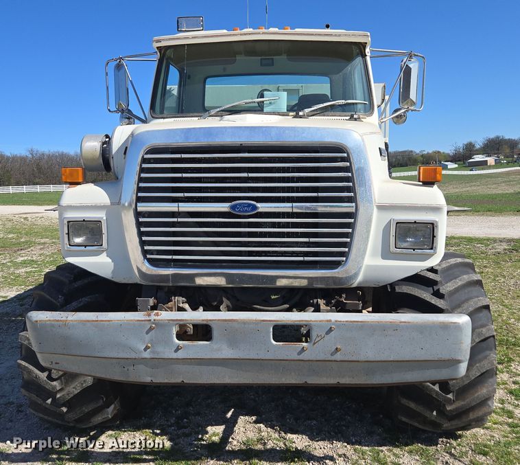 image for item DP6293 1994 Ford L8000 spreader