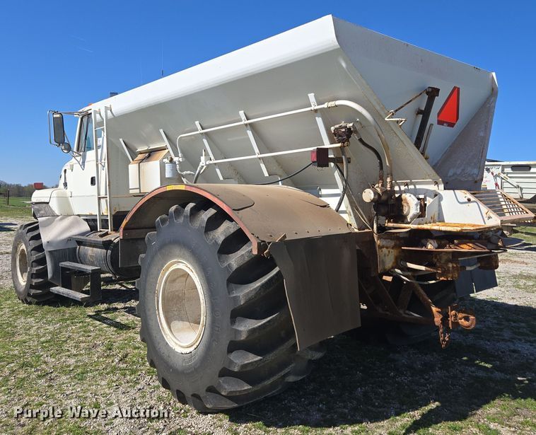 image for item DP6293 1994 Ford L8000 spreader