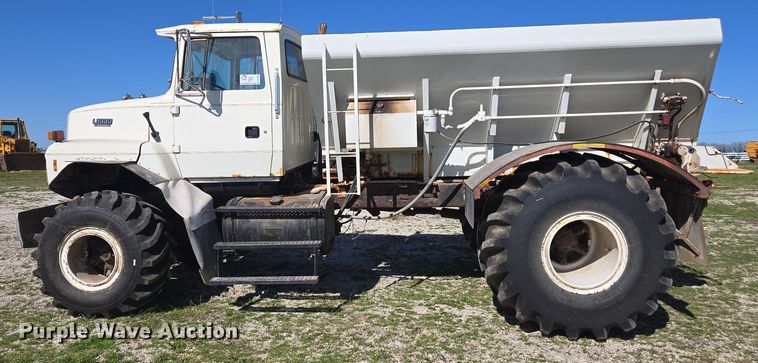 image for item DP6293 1994 Ford L8000 spreader