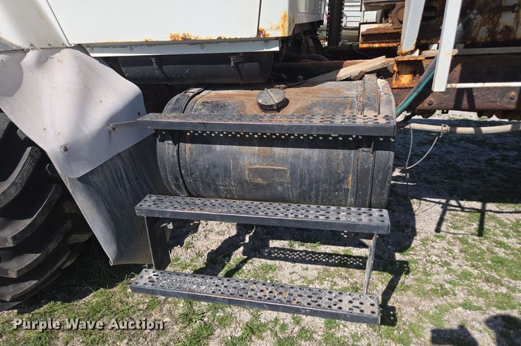 image for item DP6293 1994 Ford L8000 spreader