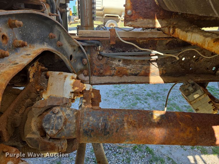 image for item DP6293 1994 Ford L8000 spreader