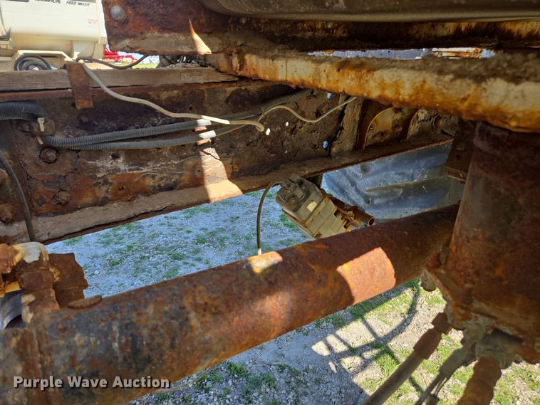 image for item DP6293 1994 Ford L8000 spreader