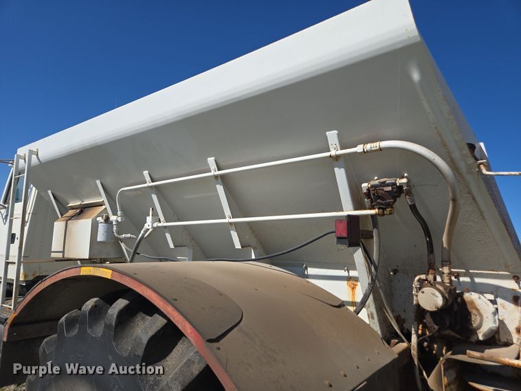 image for item DP6293 1994 Ford L8000 spreader