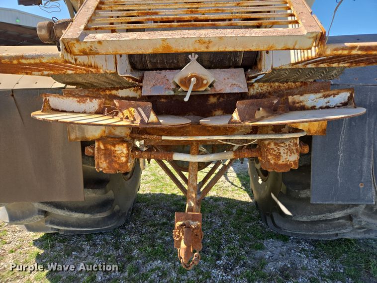 image for item DP6293 1994 Ford L8000 spreader