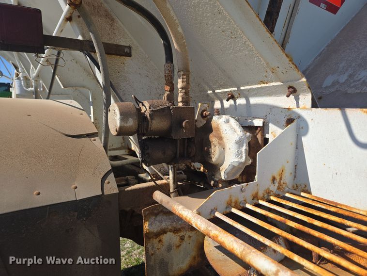 image for item DP6293 1994 Ford L8000 spreader