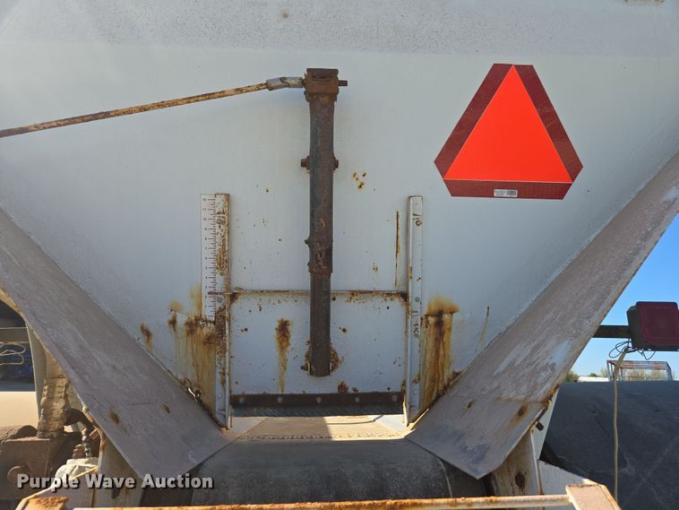 image for item DP6293 1994 Ford L8000 spreader