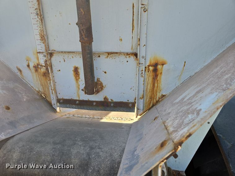 image for item DP6293 1994 Ford L8000 spreader