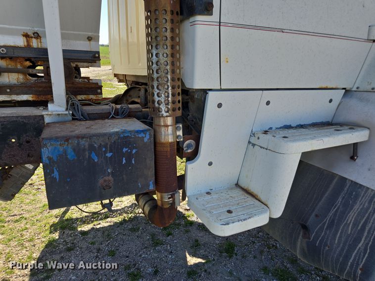 image for item DP6293 1994 Ford L8000 spreader