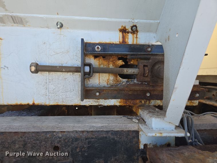 image for item DP6293 1994 Ford L8000 spreader