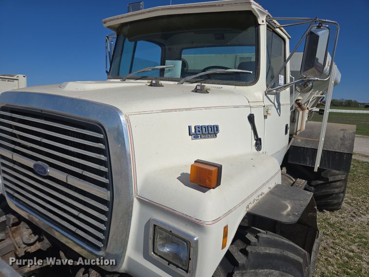 image for item DP6293 1994 Ford L8000 spreader