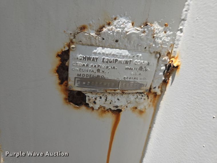 image for item DP6293 1994 Ford L8000 spreader