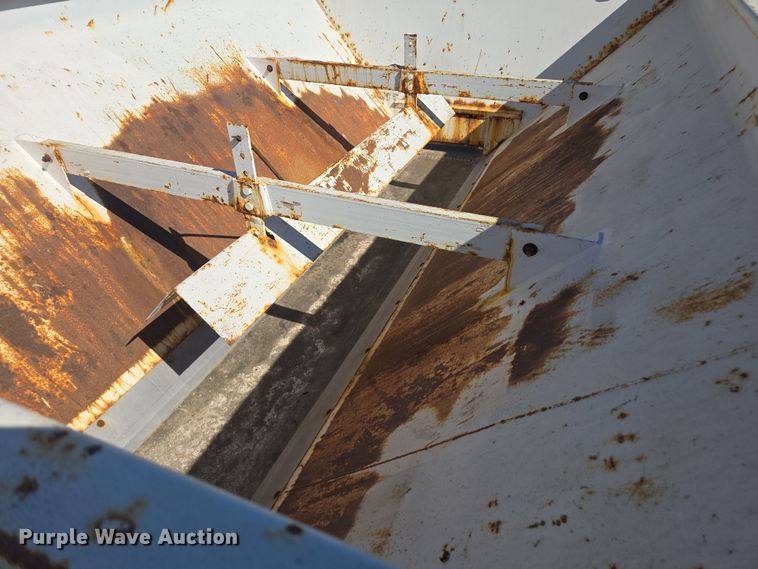 image for item DP6293 1994 Ford L8000 spreader