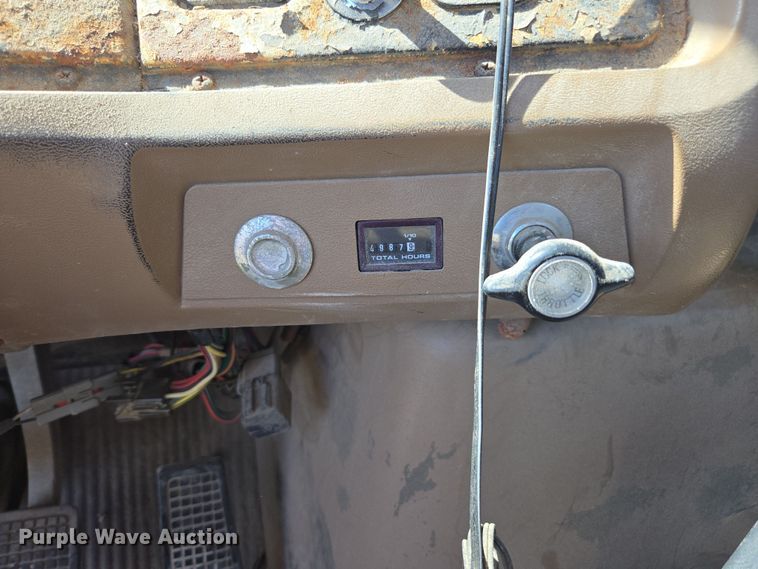 image for item DP6293 1994 Ford L8000 spreader