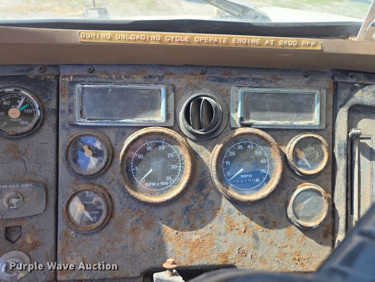 image for item DP6293 1994 Ford L8000 spreader