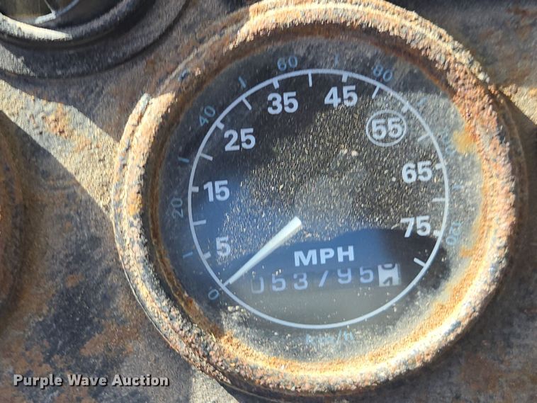 image for item DP6293 1994 Ford L8000 spreader