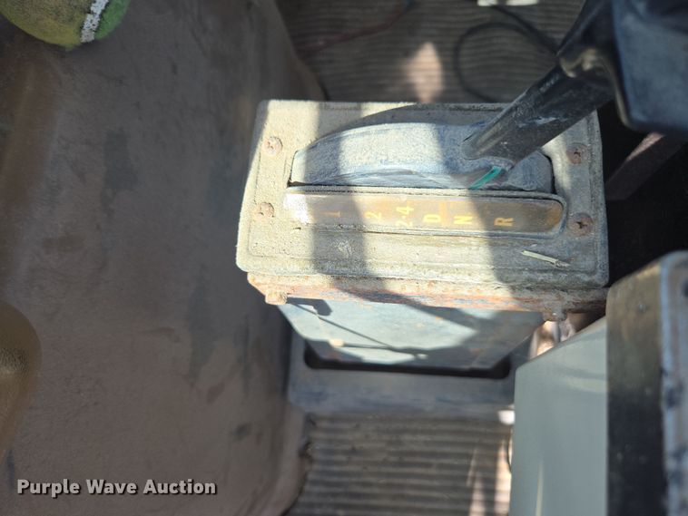 image for item DP6293 1994 Ford L8000 spreader