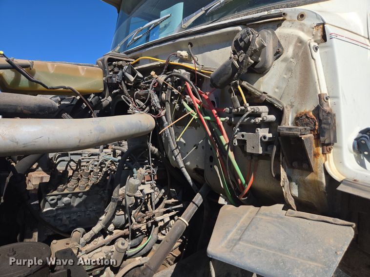 image for item DP6293 1994 Ford L8000 spreader