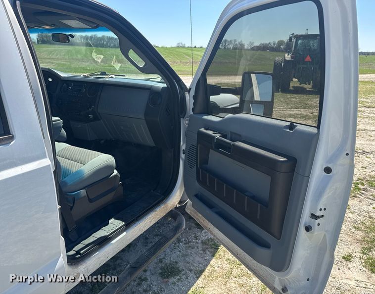 image for item DP6294 2015 Ford F350 Super Duty SuperCrew utility bed pickup truck