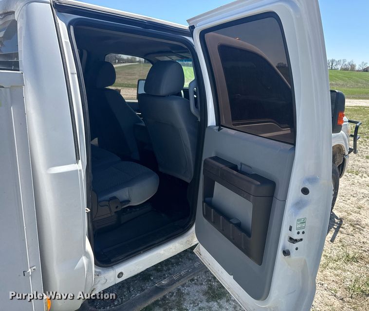 image for item DP6294 2015 Ford F350 Super Duty SuperCrew utility bed pickup truck