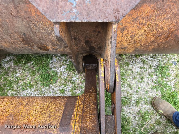 image for item DP6302 1991 John Deere 655B track loader