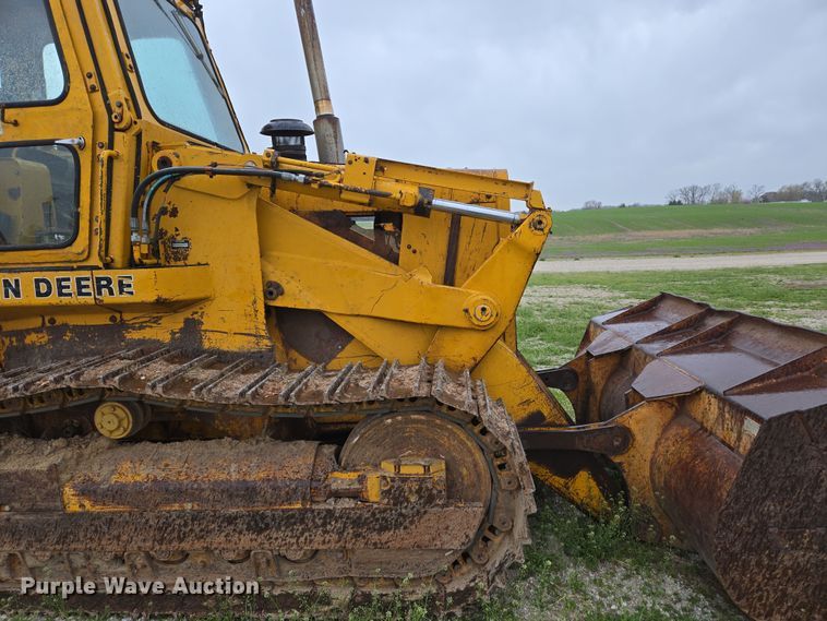 image for item DP6302 1991 John Deere 655B track loader