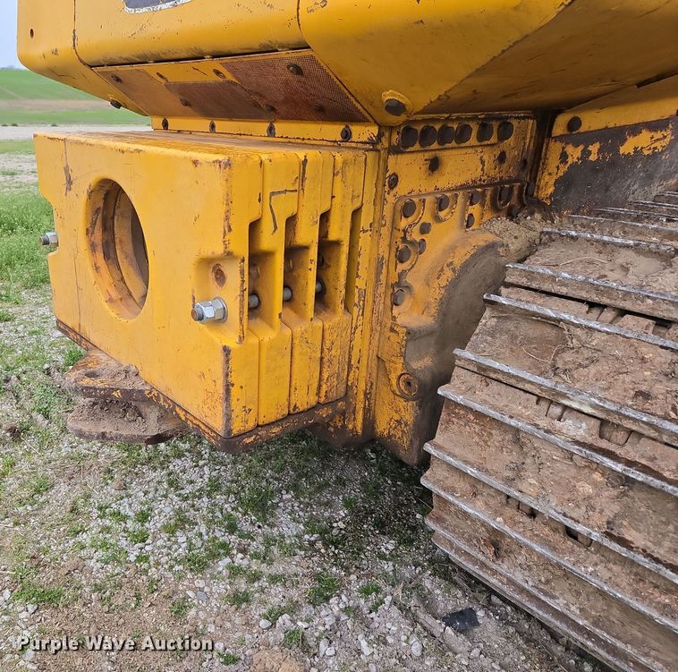 image for item DP6302 1991 John Deere 655B track loader