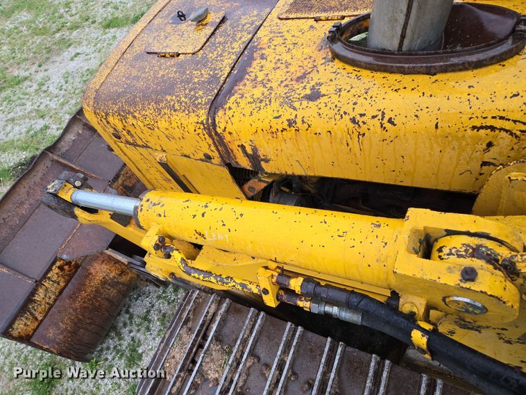 image for item DP6302 1991 John Deere 655B track loader