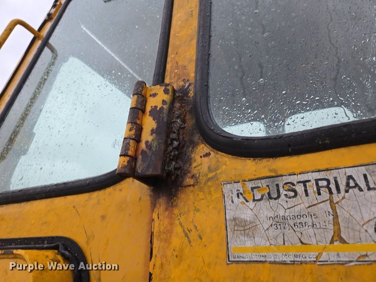 image for item DP6302 1991 John Deere 655B track loader