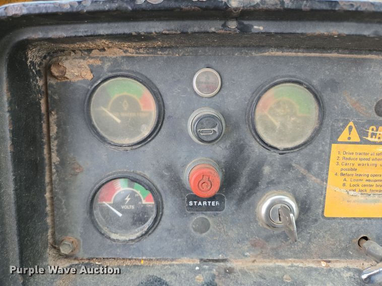 image for item DP6302 1991 John Deere 655B track loader