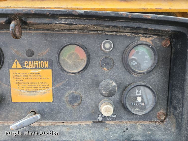 image for item DP6302 1991 John Deere 655B track loader