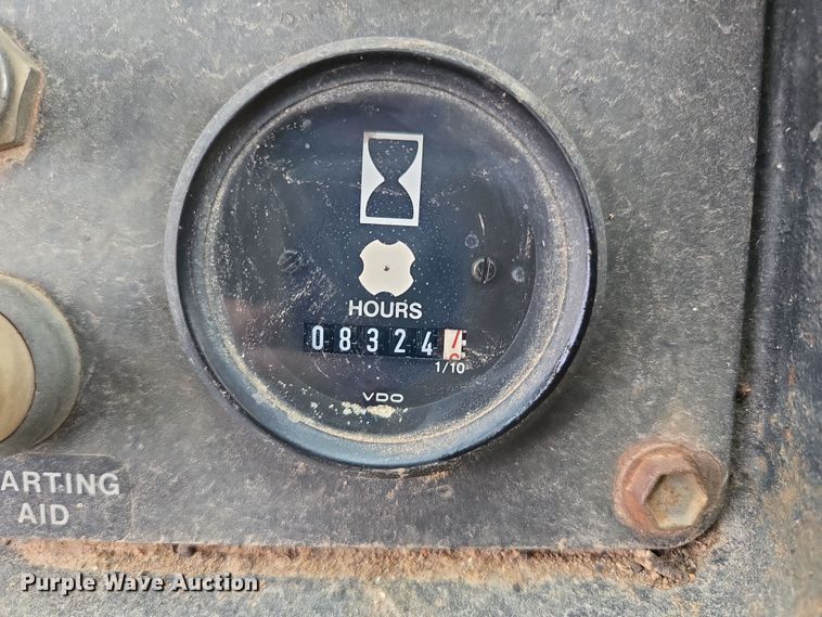 image for item DP6302 1991 John Deere 655B track loader