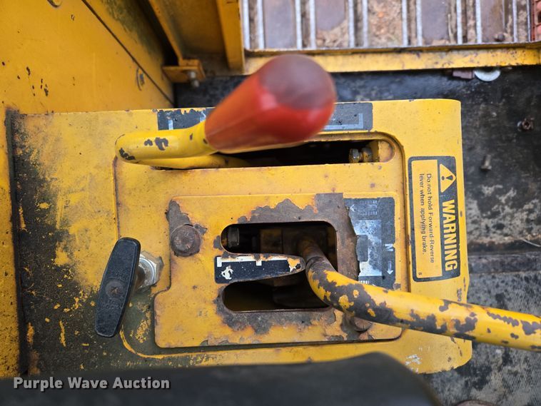 image for item DP6302 1991 John Deere 655B track loader