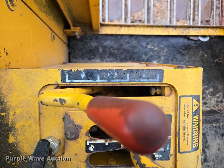 image for item DP6302 1991 John Deere 655B track loader