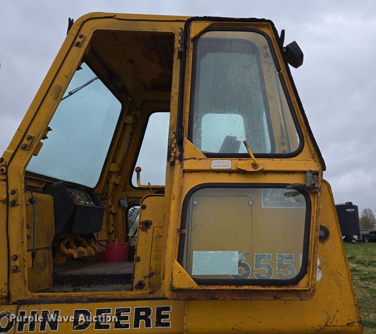 image for item DP6302 1991 John Deere 655B track loader