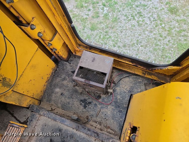 image for item DP6302 1991 John Deere 655B track loader