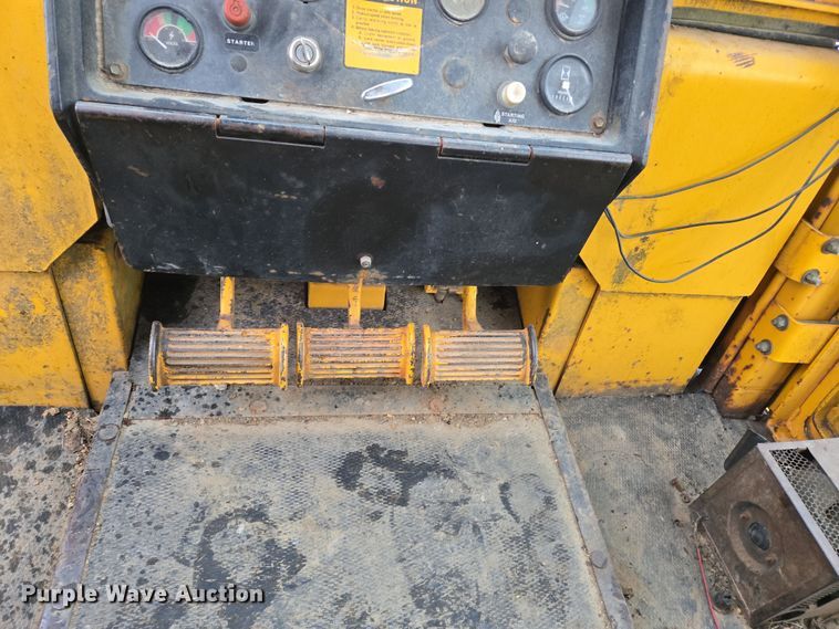 image for item DP6302 1991 John Deere 655B track loader