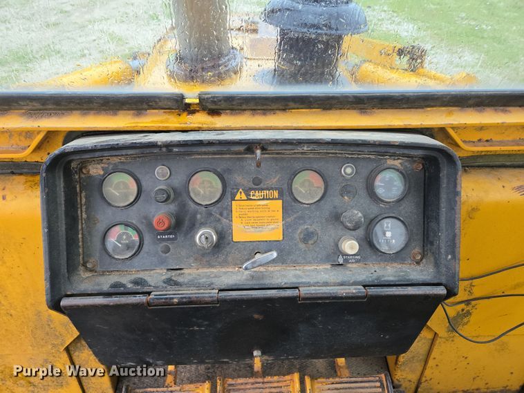 image for item DP6302 1991 John Deere 655B track loader