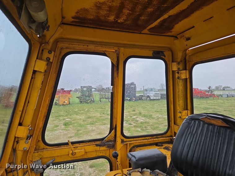 image for item DP6302 1991 John Deere 655B track loader