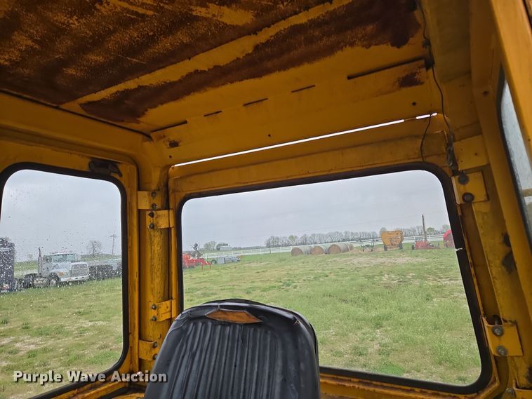 image for item DP6302 1991 John Deere 655B track loader