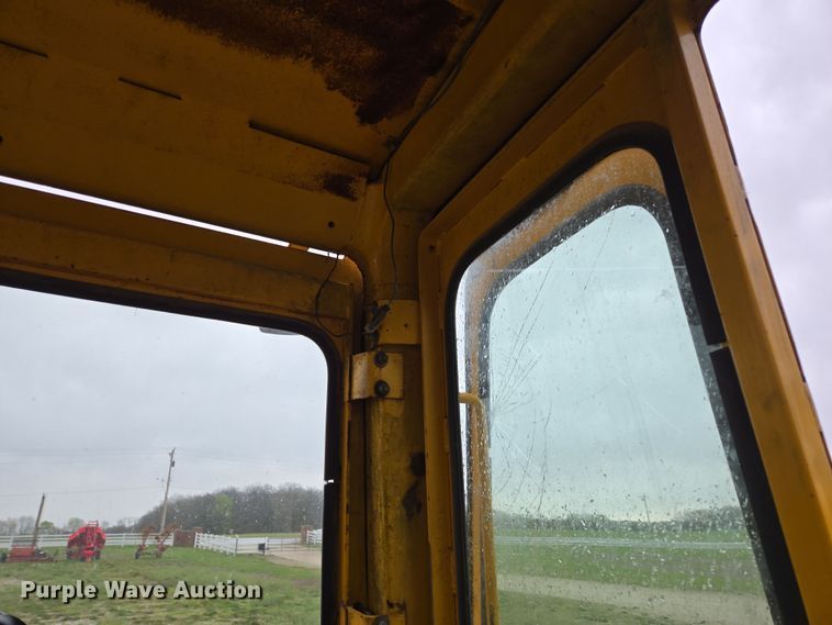 image for item DP6302 1991 John Deere 655B track loader