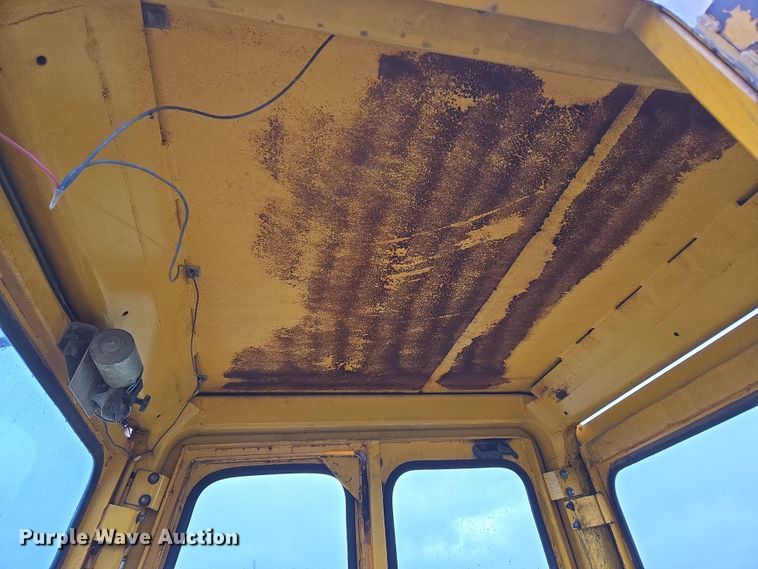 image for item DP6302 1991 John Deere 655B track loader