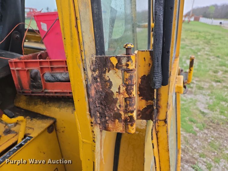 image for item DP6302 1991 John Deere 655B track loader