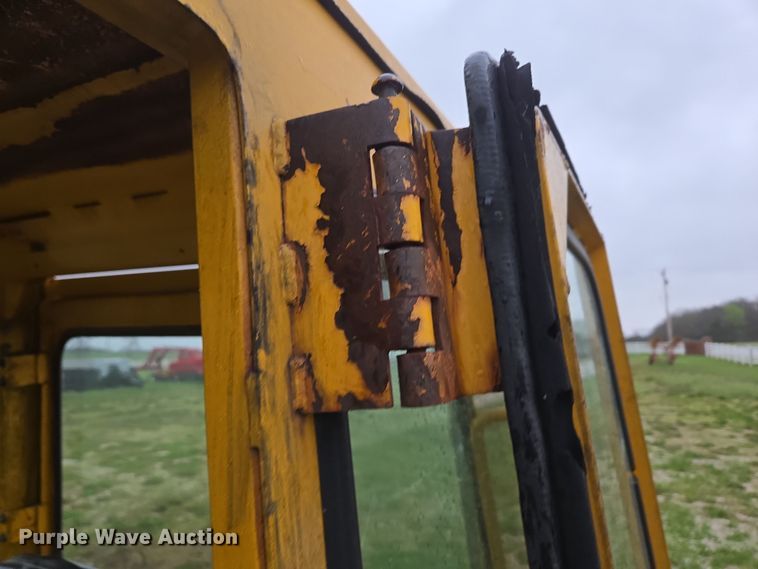 image for item DP6302 1991 John Deere 655B track loader