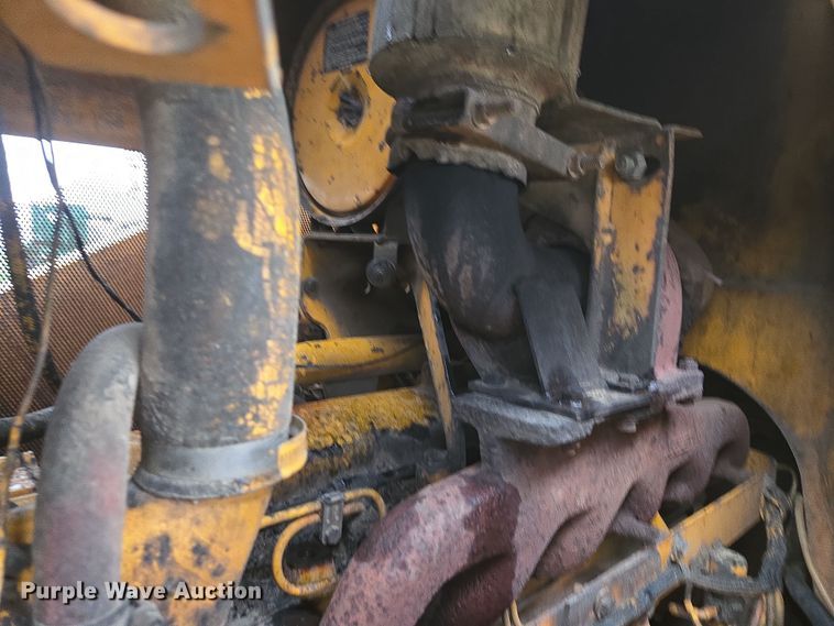 image for item DP6302 1991 John Deere 655B track loader