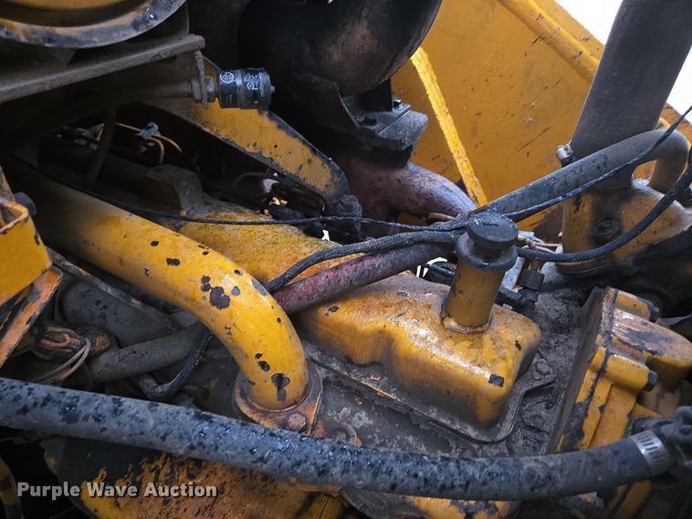 image for item DP6302 1991 John Deere 655B track loader