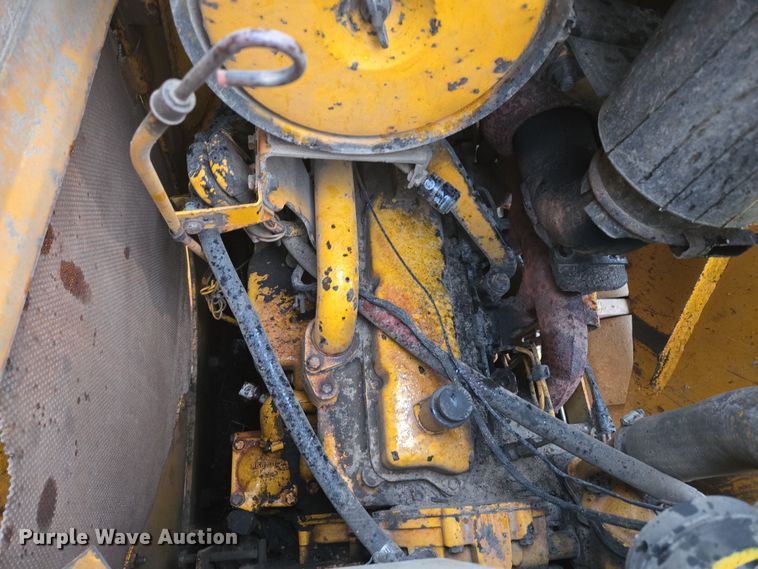 image for item DP6302 1991 John Deere 655B track loader