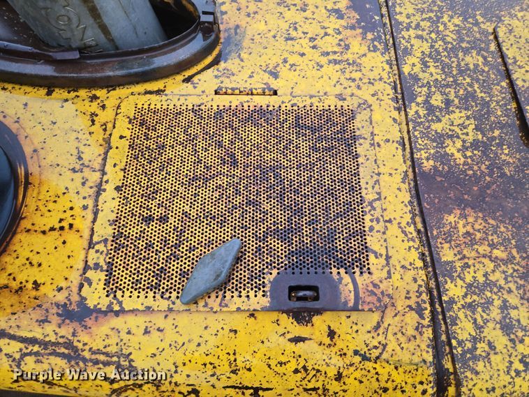 image for item DP6302 1991 John Deere 655B track loader