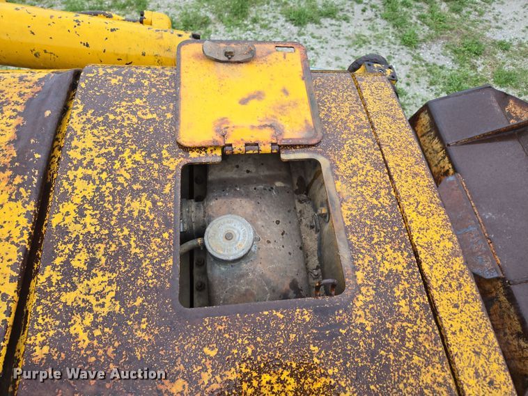 image for item DP6302 1991 John Deere 655B track loader