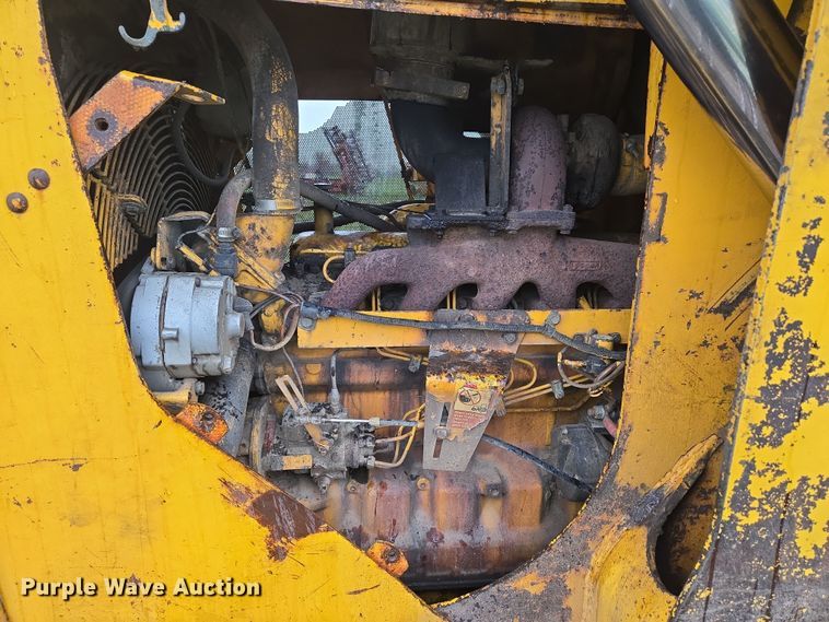 image for item DP6302 1991 John Deere 655B track loader